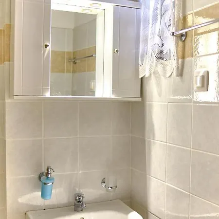 Πανσιόν Houmis Apts &