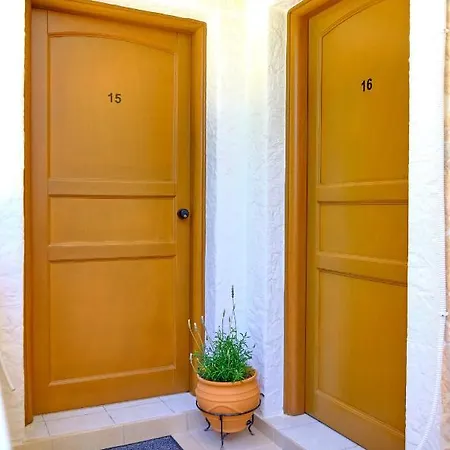 Houmis Apts & * Άγιος Γεώργιος Πάγων