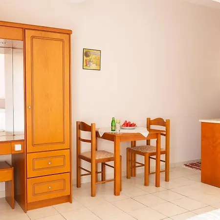 Houmis Apts & Πανσιόν *