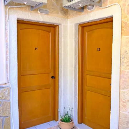 Πανσιόν Houmis Apts & *