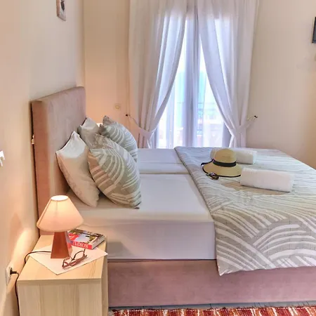 Houmis Apts & Pensjonat *